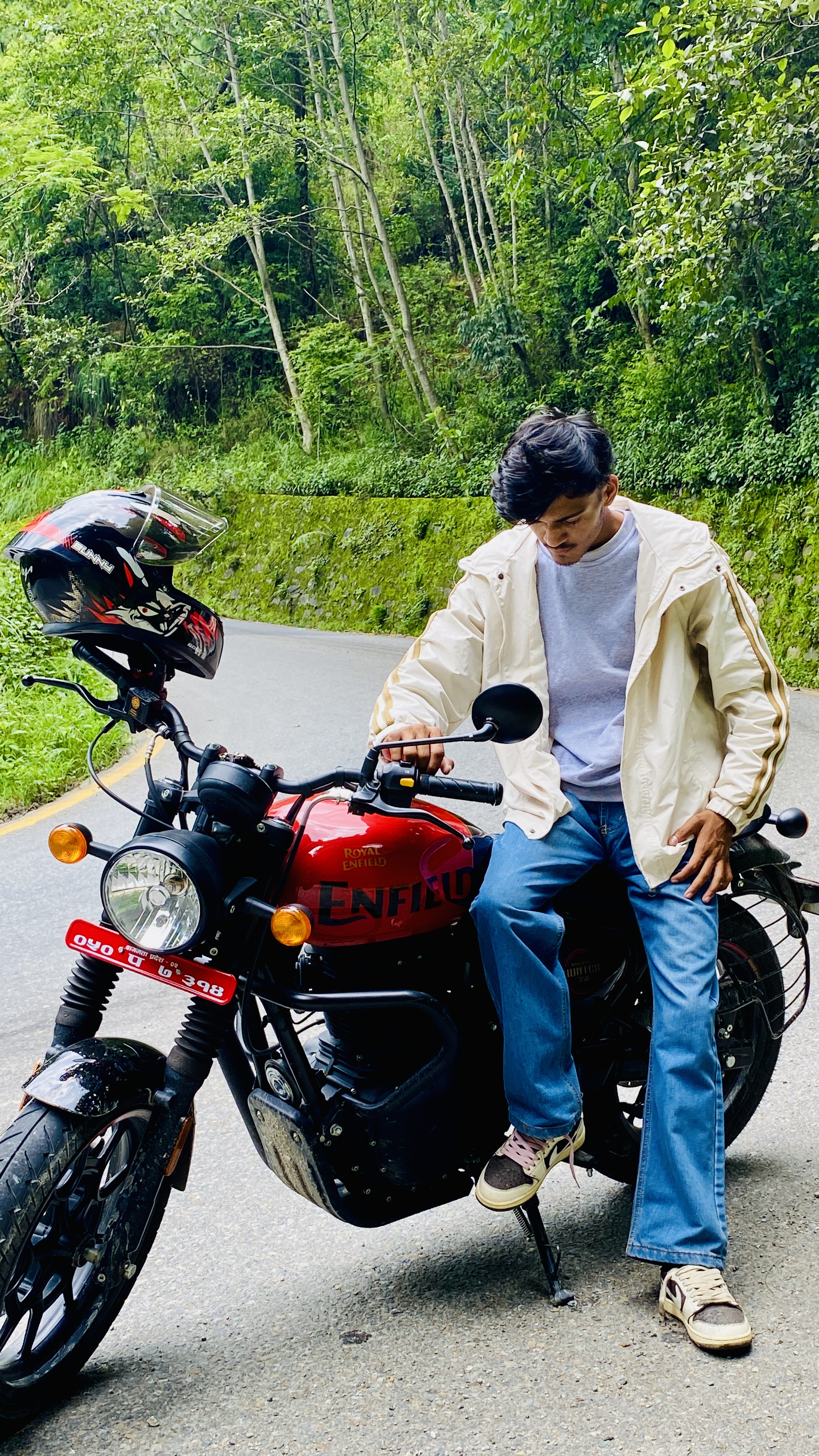 Vivaan Bhatt at Bhotechaur